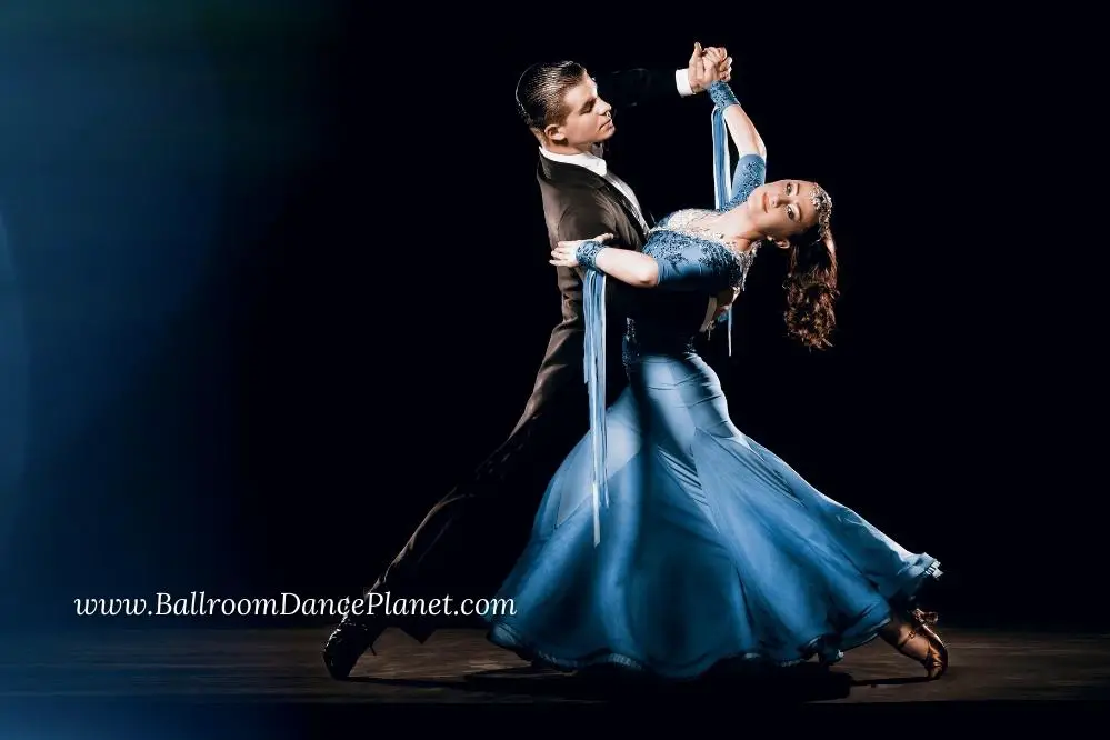 What is the difference between standard and Latin ballroom dance